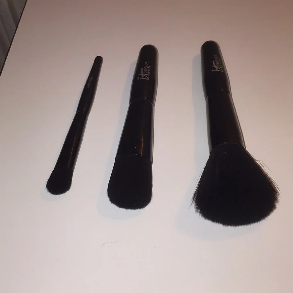 It cosmetics for Ulta 3 travel brushes. NEW